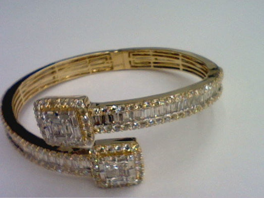 CLOSEOUT 10KT 8.67-9.39CT D-BANGLE BAGUETTES