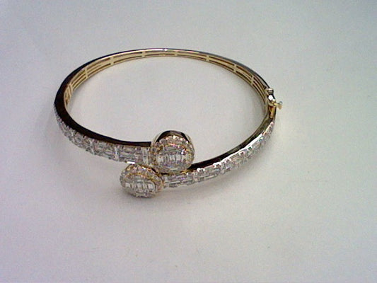 10KT 3.35CT D-BANGLE