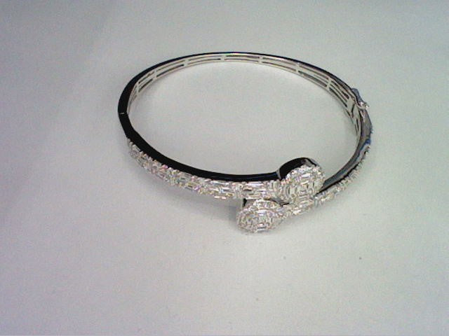 10KT 3.45 CT D-BRACELET BAGUETTE