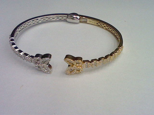 10KT 1.09CT D- BANGLE BAGUETTES "BUTTERFLY"