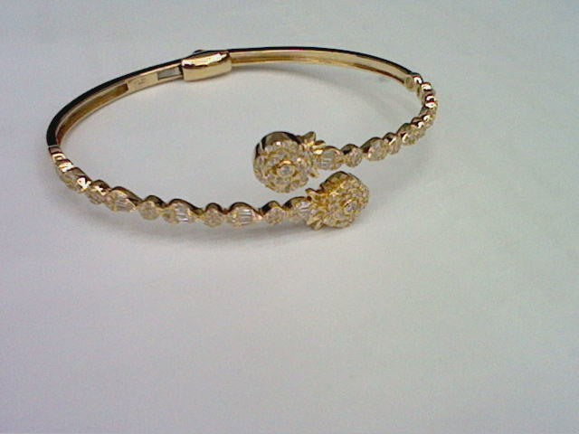 10KT 0.87CT D-BYPASS BANGLE
